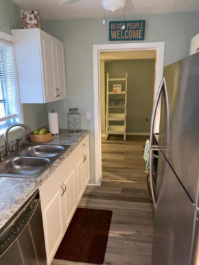 Boutique Hotel- Option 1 MAIN HOUSE ONLY Option 2 COTTAGE ONLY Option 3 HOUSE PLUS COTTAGE Great For Large Groups and Special Events!! Fenced Backyard Private Patio Areas Grill Firepit Plenty Parking!
